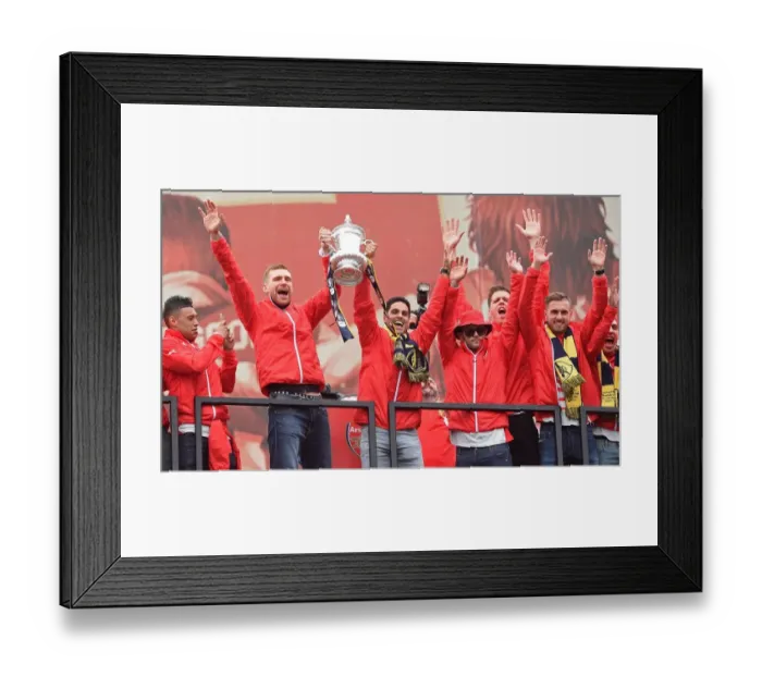 Framed Print : Arsenal FA Cup Triumph: 2014-15 Victory Parade