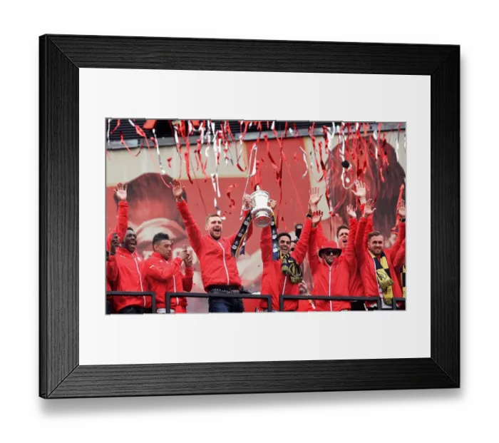 Framed Print : Arsenal FC: 2014-15 FA Cup Victory Parade - Celebrating the Triumph