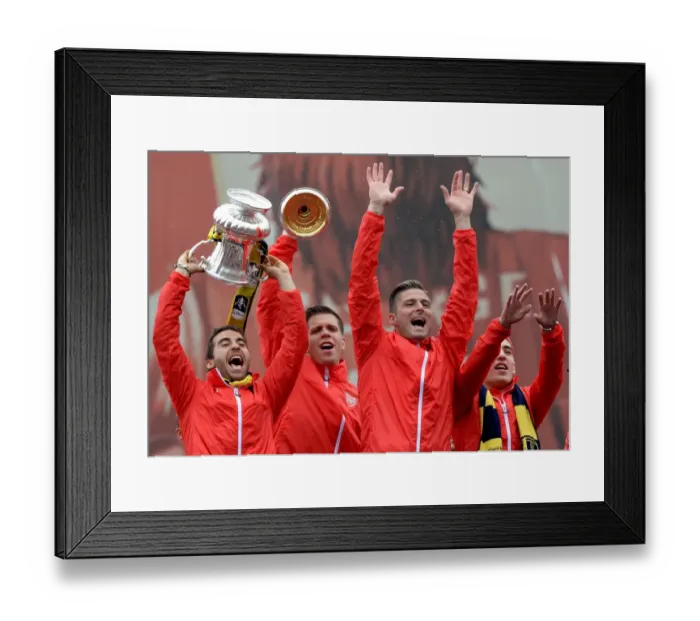 Framed Print : Arsenal FC: 2014-15 FA Cup Victory Parade Framed Print : Arsenal FC: 2014-15 FA Cup Victory Parade