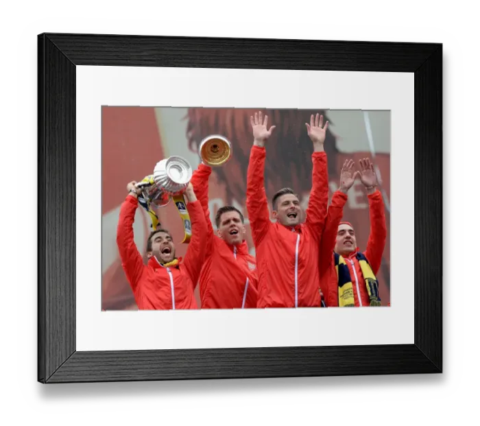 Framed Print : Arsenal FA Cup Triumph: 2014-15 Victory Parade Framed Print : Arsenal FA Cup Triumph: 2014-15 Victory Parade
