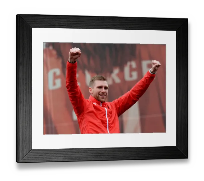 Framed Print : Arsenal FC: 2014-15 FA Cup Victory Parade - Celebrating the Triumph Framed Print : Arsenal FC: 2014-15 FA Cup Victory Parade - Celebrating the Triumph