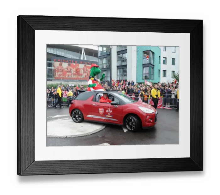 Framed Print : Arsenal FA Cup Triumph: 2014-15 Victory Parade