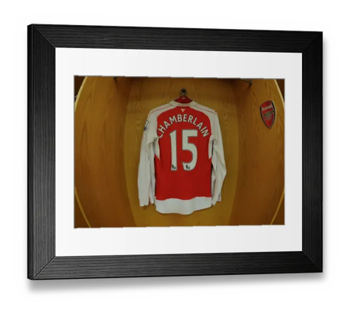 Framed Print : Arsenal Changing Room: Oxlade-Chamberlain's Shirt Before Arsenal vs Sunderland (2015-16)