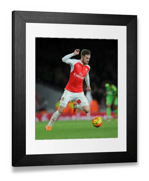 Framed Print : Arsenal's Aaron Ramsey in Action against Sunderland (2015-16 Premier League)