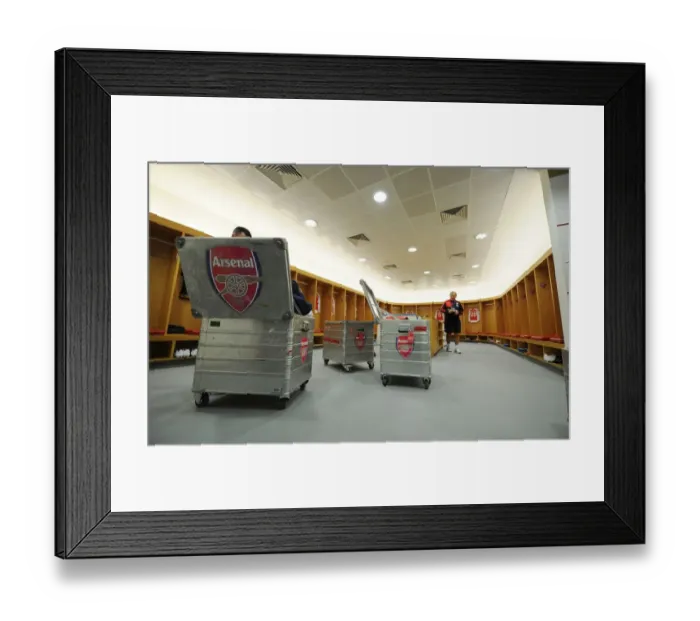 Framed Print : Arsenal Changing Room: Pre-Match Preparations vs Sunderland (Premier League 2015-16)