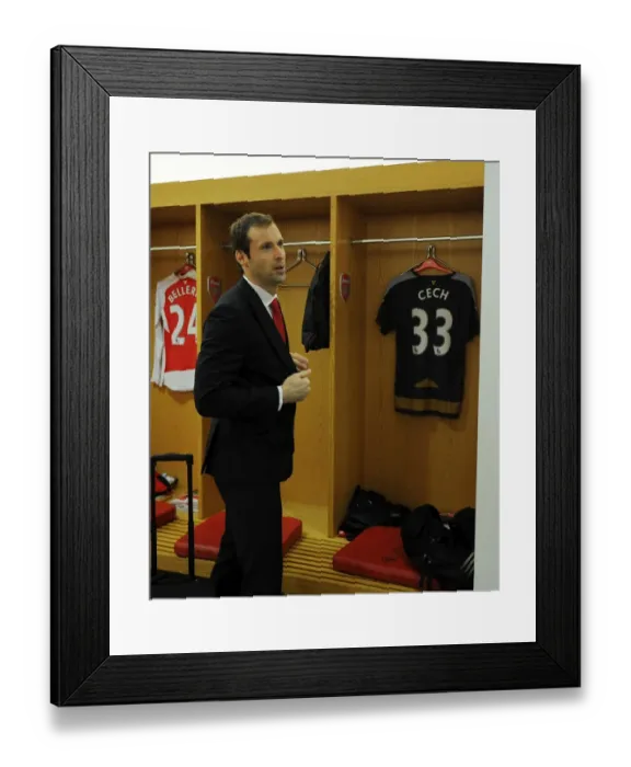 Framed Print : Petr Cech: Focus and Preparation in Arsenal's Home Changing Room before Arsenal vs Sunderland (2015-16)