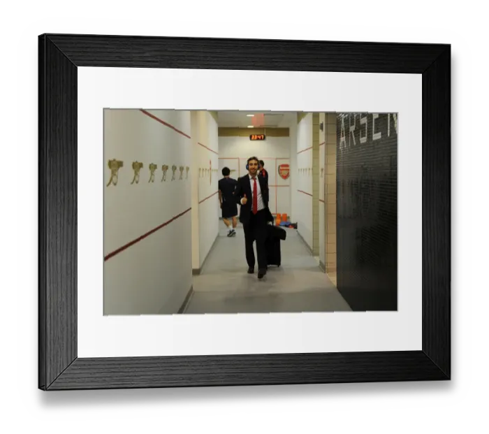 Framed Print : Arsenal FC: Mathieu Flamini in the Home Changing Room - Arsenal vs Sunderland (2015-16)