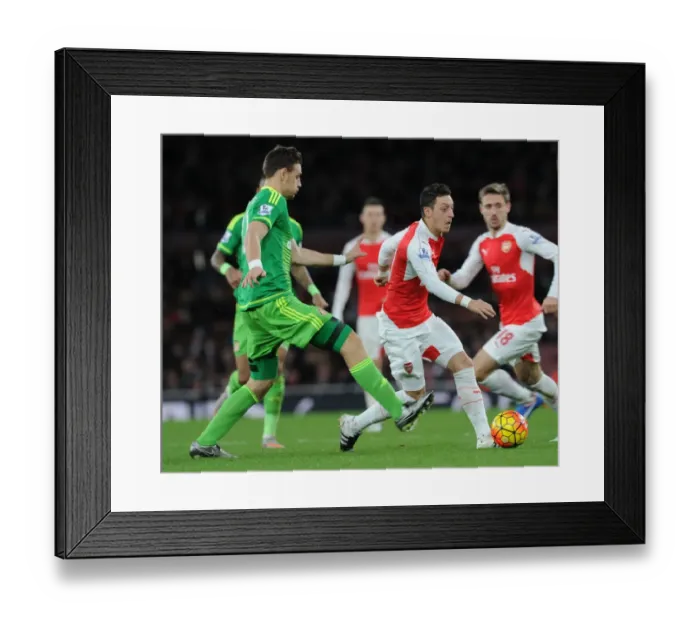 Framed Print : Mesut Ozil Outmaneuvers Sebastian Coates: Arsenal vs Sunderland, Premier League 2015-16