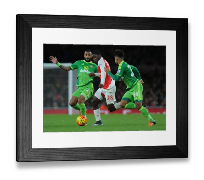 Framed Print : Joel Campbell's Agile Moves: Outmaneuvering Sunderland Defenders in Arsenal's 2015-16 Premier League Battle
