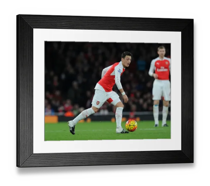 Framed Print : Mesut Ozil in Action: Arsenal vs. Sunderland, Premier League 2015-16
