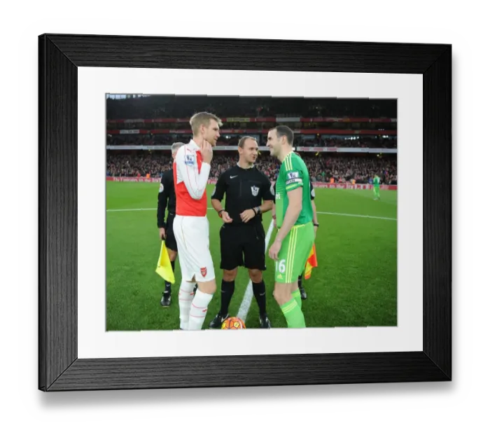 Framed Print : Arsenal vs. Sunderland: Premier League Showdown - Pre-Match Captains Discussion (December 2015)