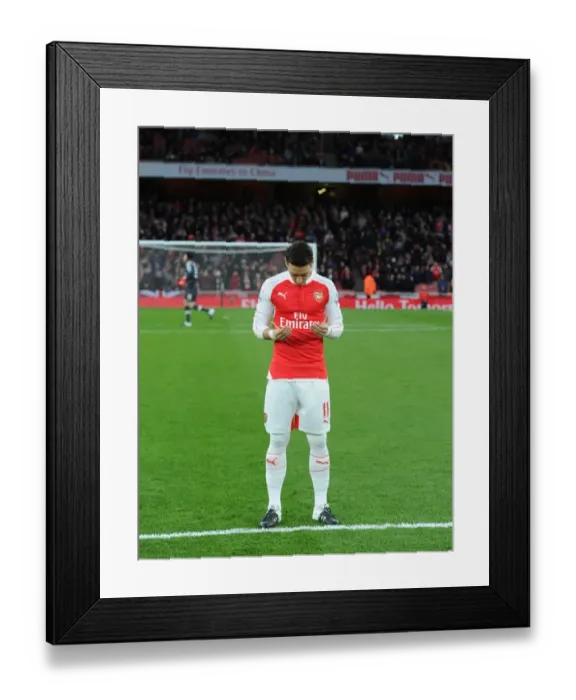 Framed Print : Mesut Ozil: Arsenal's Star Ahead of Arsenal vs. Sunderland (2015-16) Framed Print : Mesut Ozil: Arsenal's Star Ahead of Arsenal vs. Sunderland (2015-16)