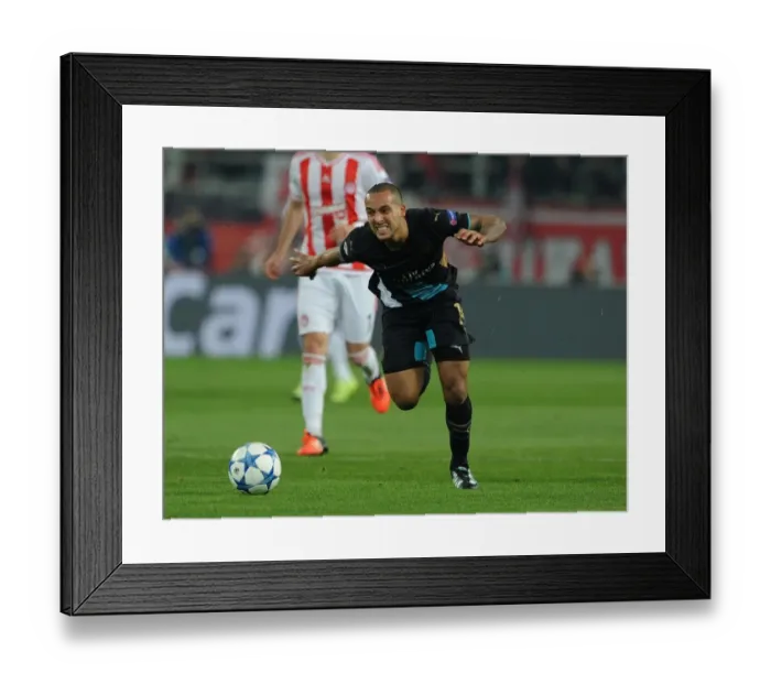 Framed Print : Theo Walcott in Action: Arsenal vs. Olympiacos, UEFA Champions League 2015-16