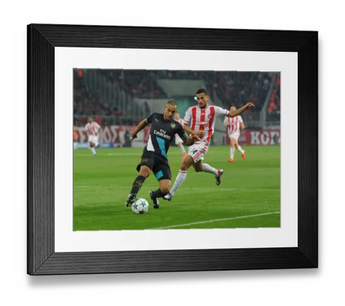 Framed Print : Theo Walcott (Arsenal) Omar Elabdellaoui (Olympiacos) Framed Print : Theo Walcott (Arsenal) Omar Elabdellaoui (Olympiacos)