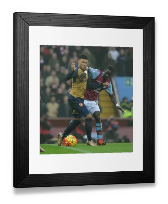 Framed Print : Arsenal's Alex Oxlade-Chamberlain Battles Idrissa Gana in Intense Premier League Showdown
