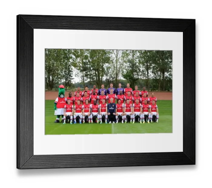 Framed Print : ST ALBANS, ENGLAND - SEPTEMBER 20: Arsenal Squad 2013 / 14 with Gunnersaurus at London Framed Print : ST ALBANS, ENGLAND - SEPTEMBER 20: Arsenal Squad 2013 / 14 with Gunnersaurus at London