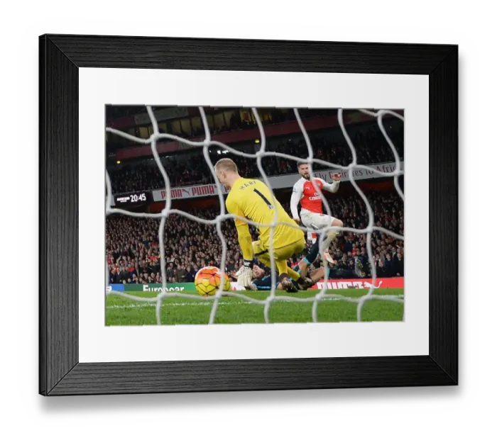 Framed Print : Giroud's Strike: Arsenal's Dramatic Comeback Against Manchester City (2015-16)