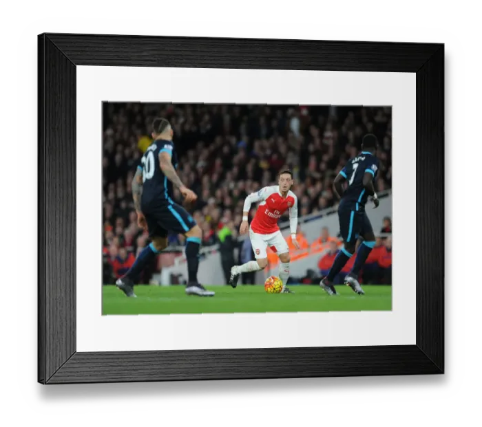 Framed Print : Mesut Ozil in Action: Arsenal vs Manchester City, Premier League 2015-16