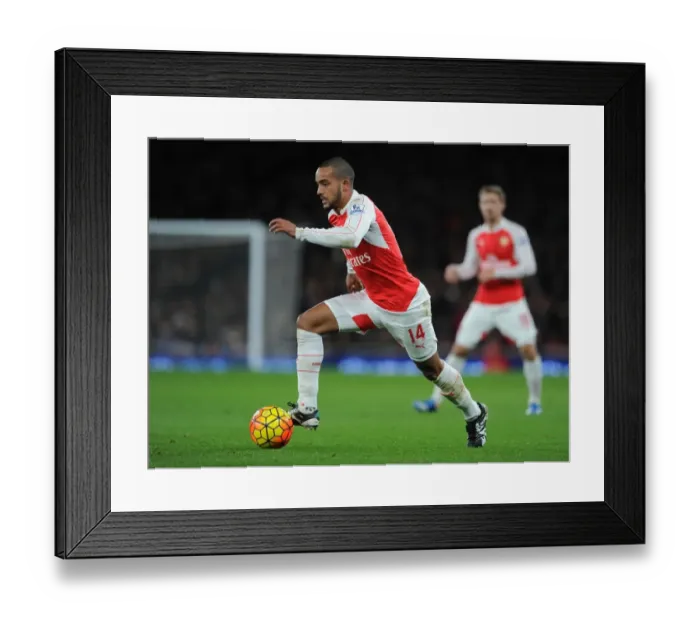 Framed Print : Theo Walcott in Action: Arsenal vs Manchester City, Premier League 2015-16 Framed Print : Theo Walcott in Action: Arsenal vs Manchester City, Premier League 2015-16