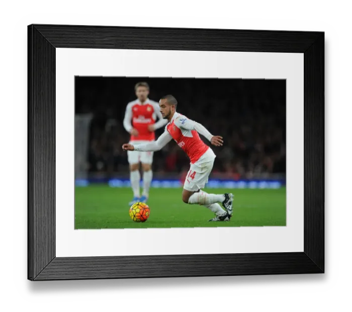Framed Print : Theo Walcott in Action: Arsenal vs Manchester City, Premier League 2015-16 Framed Print : Theo Walcott in Action: Arsenal vs Manchester City, Premier League 2015-16