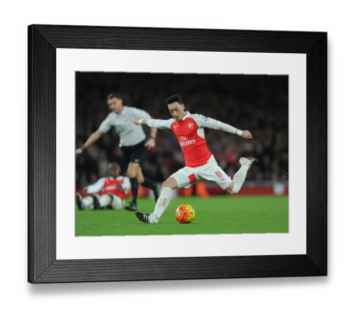 Framed Print : Mesut Ozil in Action: Arsenal vs Manchester City, Premier League 2015-16 Framed Print : Mesut Ozil in Action: Arsenal vs Manchester City, Premier League 2015-16