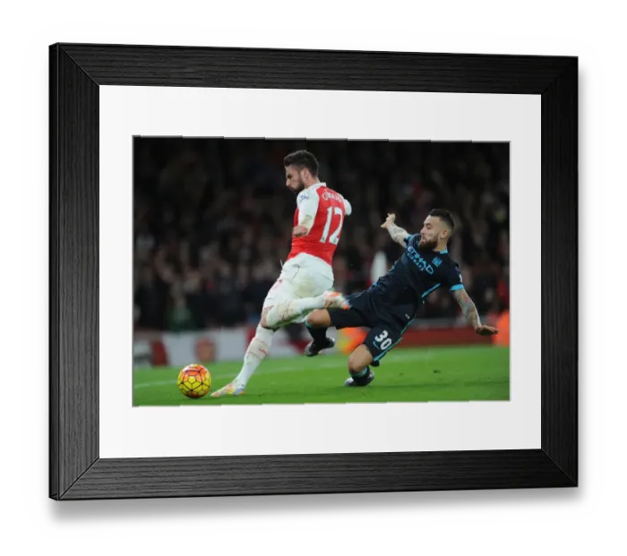 Framed Print : Giroud's Dramatic Goal: Arsenal vs Manchester City, Premier League 2015-16