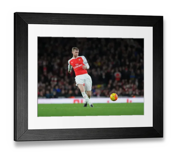 Framed Print : Per Mertesacker in Action: Arsenal vs Manchester City (2015-16) - Emirates Stadium Showdown