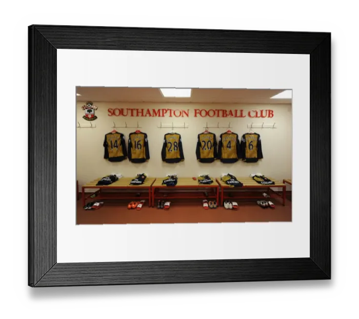 Framed Print : Arsenal Changing Room Before Southampton Clash - Premier League 2015-16