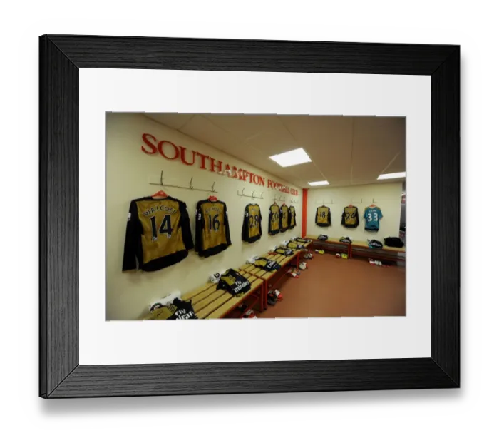 Framed Print : Arsenal's United Front: Pre-Match Huddle vs Southampton, Premier League 2015-16