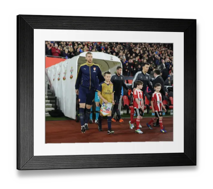 Framed Print : Arsenal's Per Mertesacker Leads Team Out Against Southampton (2015-16)