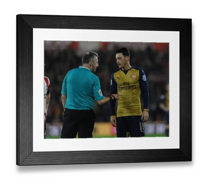Framed Print : Arsenal's Ozil Argues with Referee during Southampton Clash, 2015-16 Premier League Framed Print : Arsenal's Ozil Argues with Referee during Southampton Clash, 2015-16 Premier League