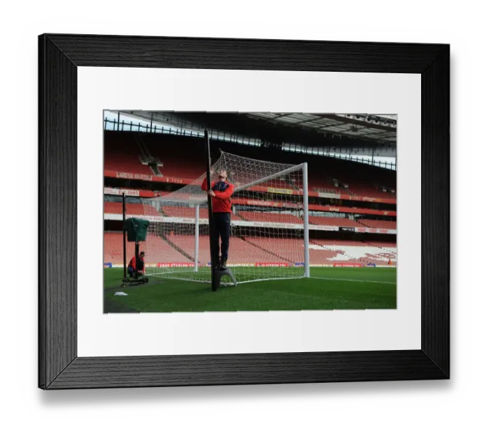 Framed Print : Arsenal's Groundsman Prepares the Emirates Pitch for Arsenal vs Bournemouth (2015-16) Framed Print : Arsenal's Groundsman Prepares the Emirates Pitch for Arsenal vs Bournemouth (2015-16)