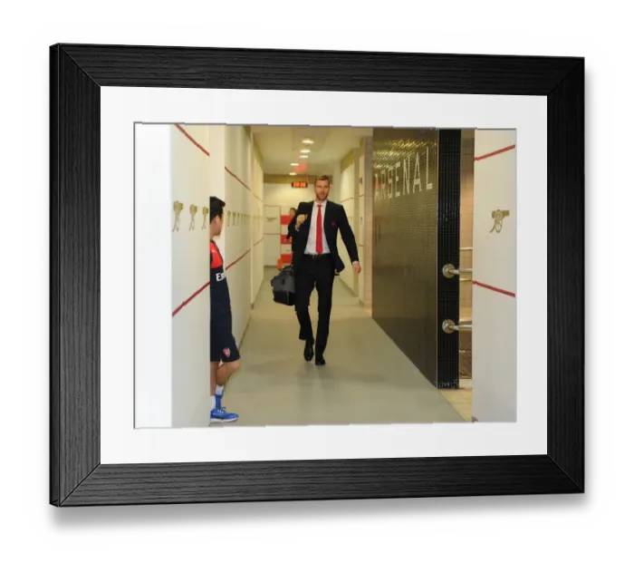 Framed Print : Arsenal's Per Mertesacker: Pre-Match Focus and Determination (Arsenal vs Bournemouth, 2015-16) Framed Print : Arsenal's Per Mertesacker: Pre-Match Focus and Determination (Arsenal vs Bournemouth, 2015-16)