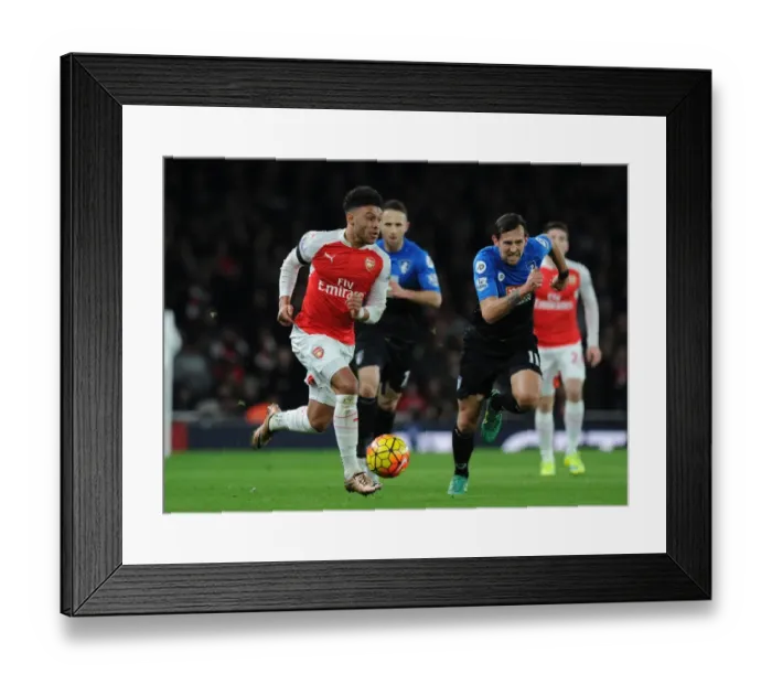 Framed Print : Arsenal's Oxlade-Chamberlain vs Bournemouth's Daniels: A Clash of Wings (2015-16) Framed Print : Arsenal's Oxlade-Chamberlain vs Bournemouth's Daniels: A Clash of Wings (2015-16)