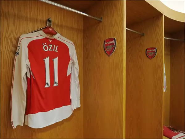 Mesut Ozil's Pre-Match Focus: Arsenal Changing Room Moment before Arsenal vs Newcastle United (2015-16)