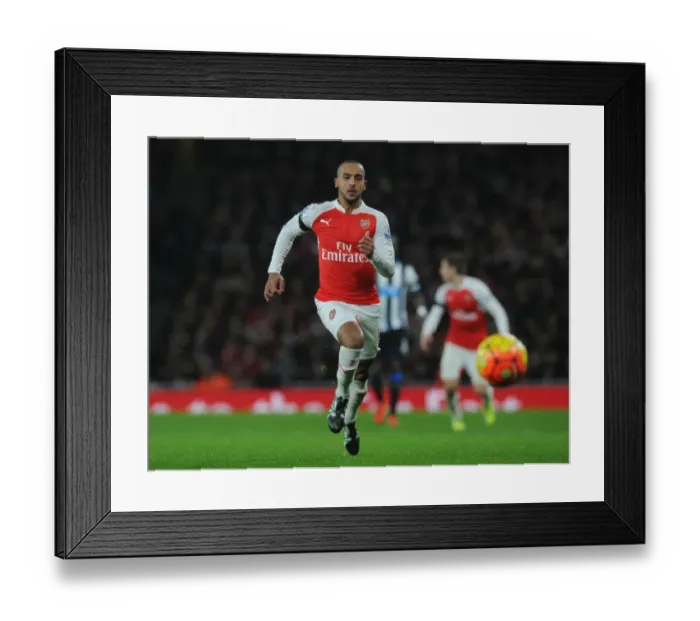 Framed Print : Theo Walcott in Action: Arsenal vs Newcastle United, Premier League 2015-16 Framed Print : Theo Walcott in Action: Arsenal vs Newcastle United, Premier League 2015-16