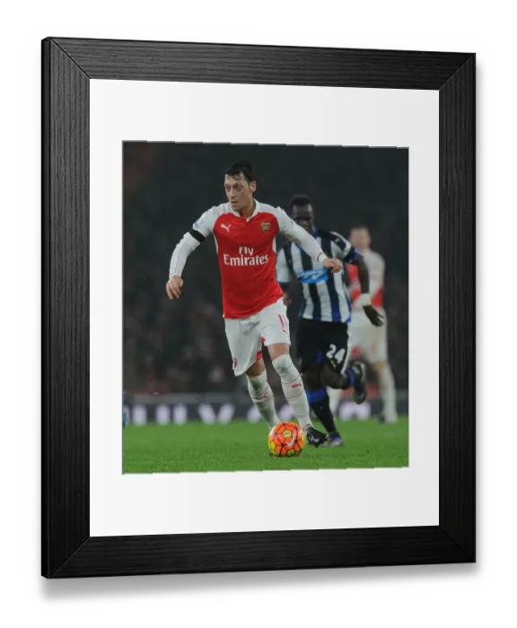 Framed Print : Mesut Ozil in Action: Arsenal vs Newcastle United, Premier League 2015-16 Framed Print : Mesut Ozil in Action: Arsenal vs Newcastle United, Premier League 2015-16