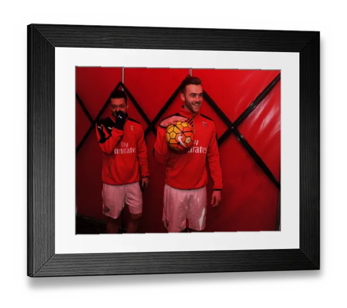 Framed Print : Arsenal's Ozil and Chambers: Pre-Match Focus at Emirates Stadium (Arsenal v Newcastle United, 2015-16)
