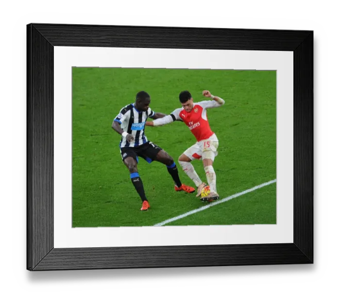Framed Print : Intense Clash: Oxlade-Chamberlain vs. Sissoko in Arsenal's Battle Against Newcastle