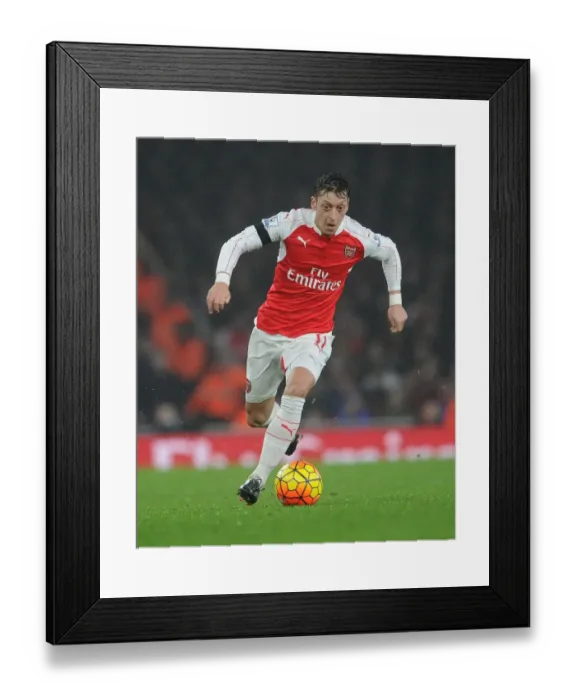Framed Print : Mesut Ozil in Action: Arsenal vs Newcastle United, Premier League 2015-16