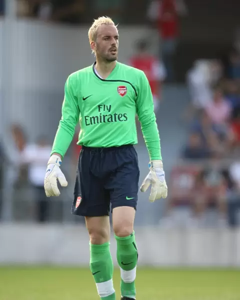 Manuel Almunia: Arsenal's Determined Goalkeeper in Action