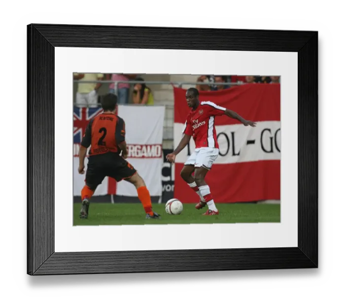 Framed Print : Justin Hoyte (Arsenal) Ronnie Heinrich (Burgenland)