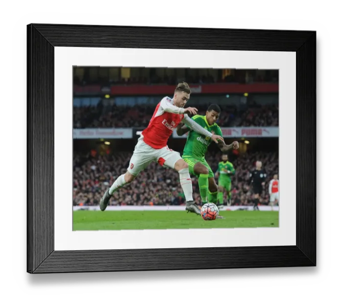 Framed Print : Calum Chambers Outpaces Patrick Van Aanholt in FA Cup Showdown Framed Print : Calum Chambers Outpaces Patrick Van Aanholt in FA Cup Showdown