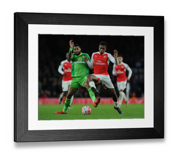 Framed Print : Arsenal vs Sunderland: FA Cup Showdown - Iwobi Stands Firm Against Villa