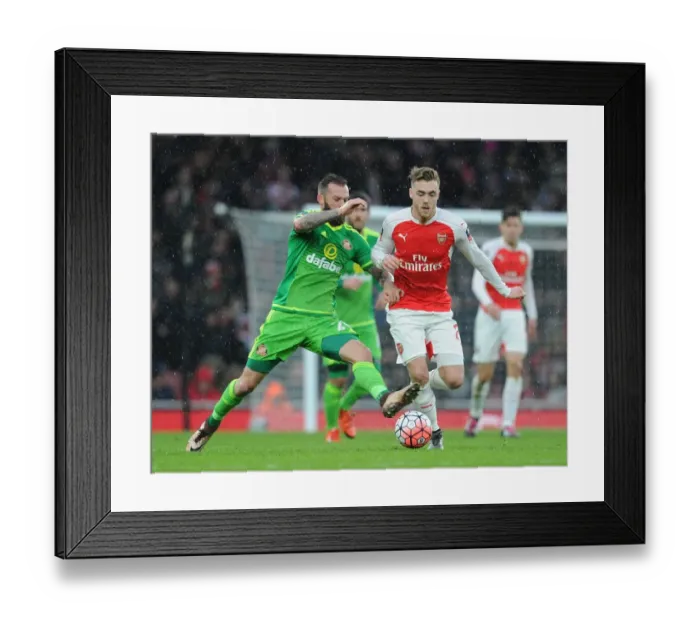 Framed Print : Calum Chambers Thrilling Run: Arsenal Overpowers Sunderland in FA Cup Clash