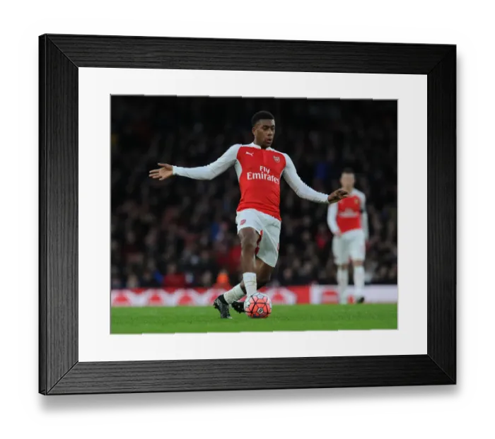 Framed Print : Arsenal vs Sunderland FA Cup Showdown: Alex Iwobi's Thrilling Performance