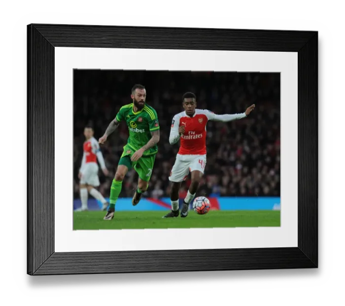 Framed Print : Arsenal's Alex Iwobi Outsmarts Sunderland's Steven Fletcher in FA Cup Clash Framed Print : Arsenal's Alex Iwobi Outsmarts Sunderland's Steven Fletcher in FA Cup Clash