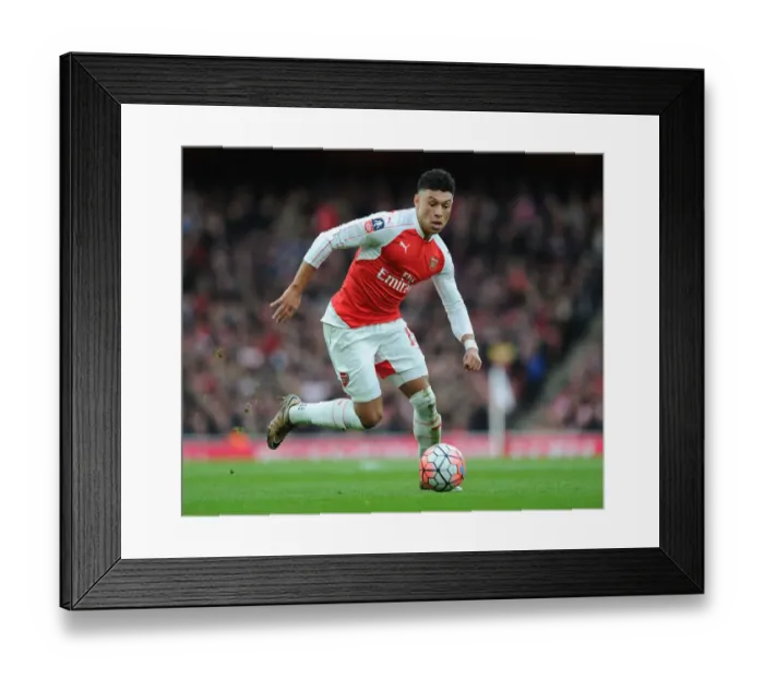 Framed Print : Arsenal's Oxlade-Chamberlain Shines in FA Cup Triumph Over Sunderland