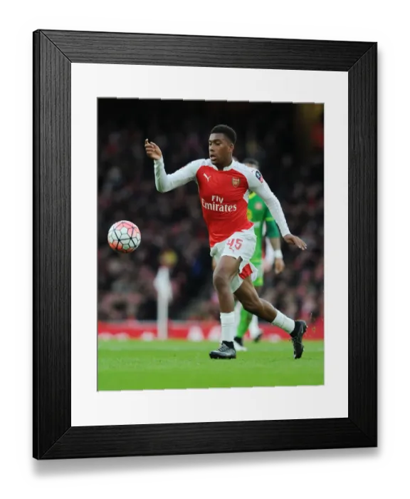 Framed Print : Arsenal's Alex Iwobi in Action against Sunderland during FA Cup Match at The Emirates