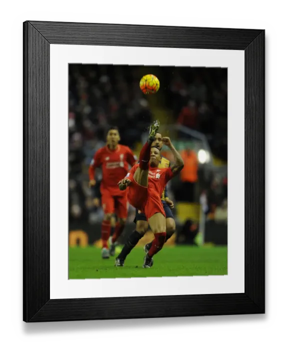 Framed Print : Nathaniel Clyne in Action: Liverpool vs Arsenal, Premier League 2015-16